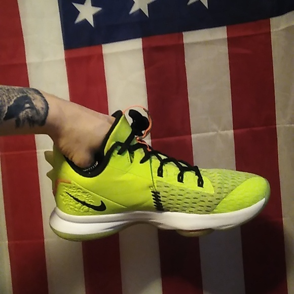 LeBron Witness Vol. 5 - Picture 6 of 6